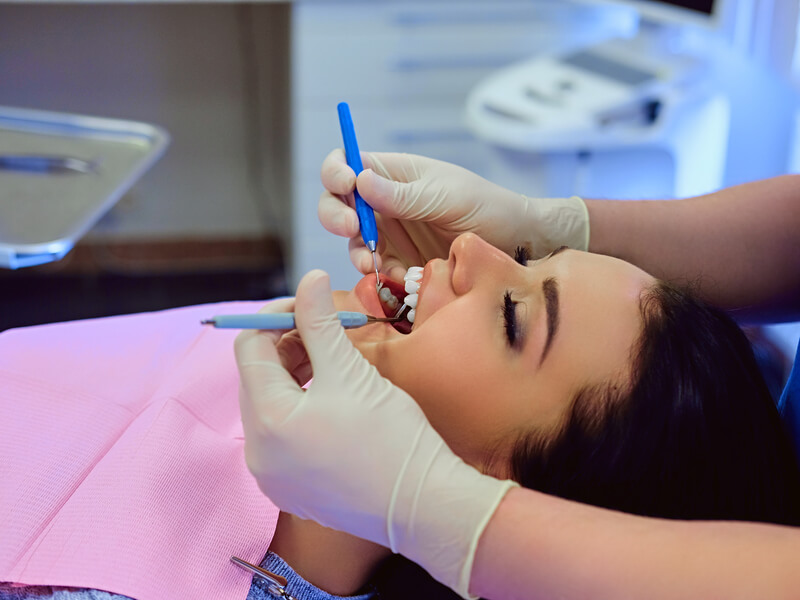 dentist providing cosmetic dentistry service